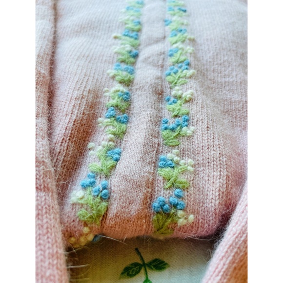 Vintage Cottagecore Embroidered Sweater - Picture 3 of 8